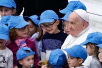 Giornata Mondiale dei Bambini, il 26 maggio in piazza San Pietro, dopo l’Angelus, un monologo di Benigni