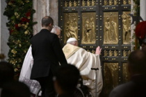 Papa Francesco ha aperto la Porta Santa: inizia il Giubileo 2025 dedicato alla speranza