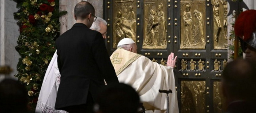 Papa Francesco ha aperto la Porta Santa: inizia il Giubileo 2025 dedicato alla speranza